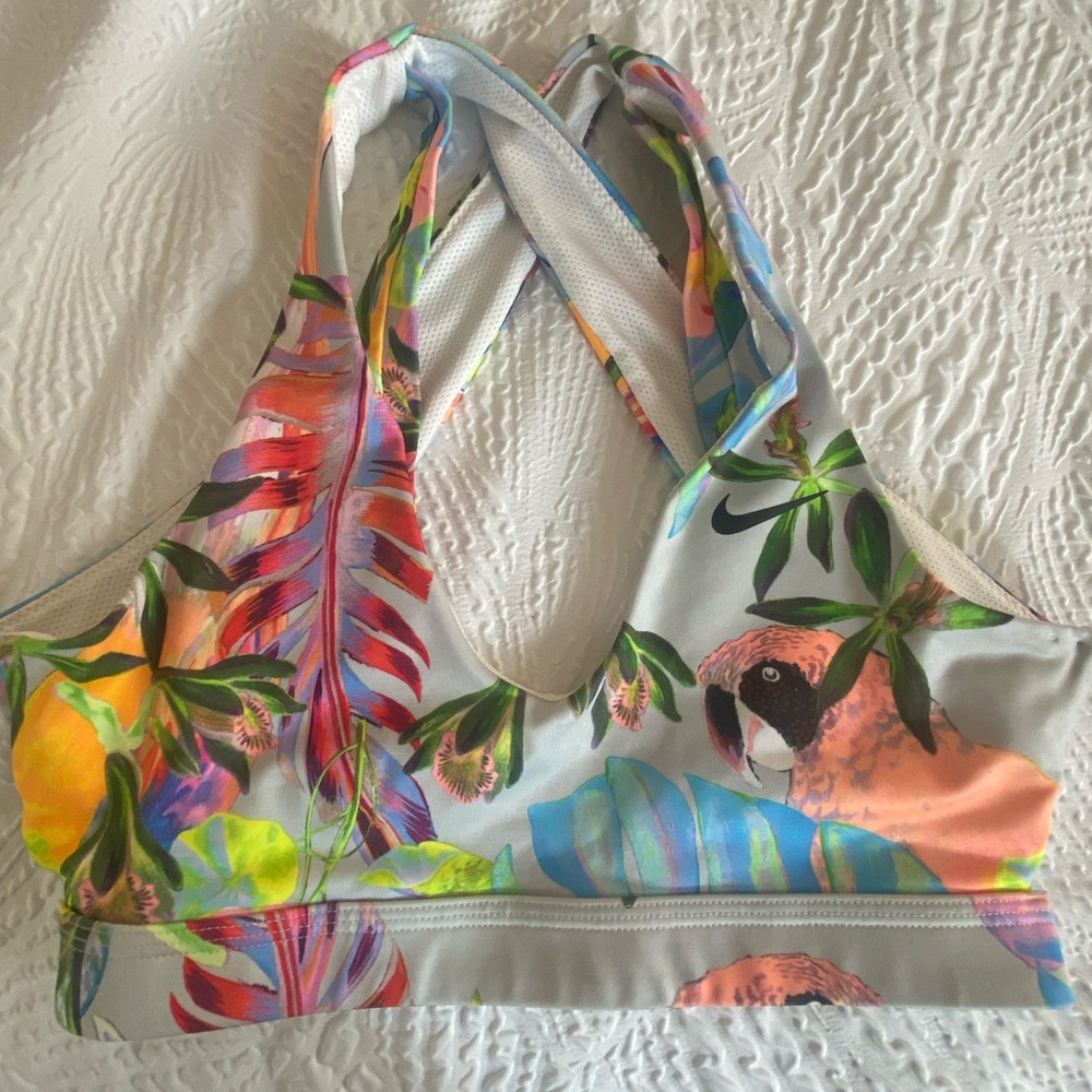 Nike dry fit sports bra. Tropical print. Never worn. No tag. New. Size small